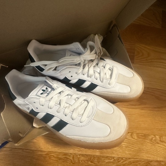 Adidas Samba White and Dark Green Sneakers NWT - Picture 2 of 6